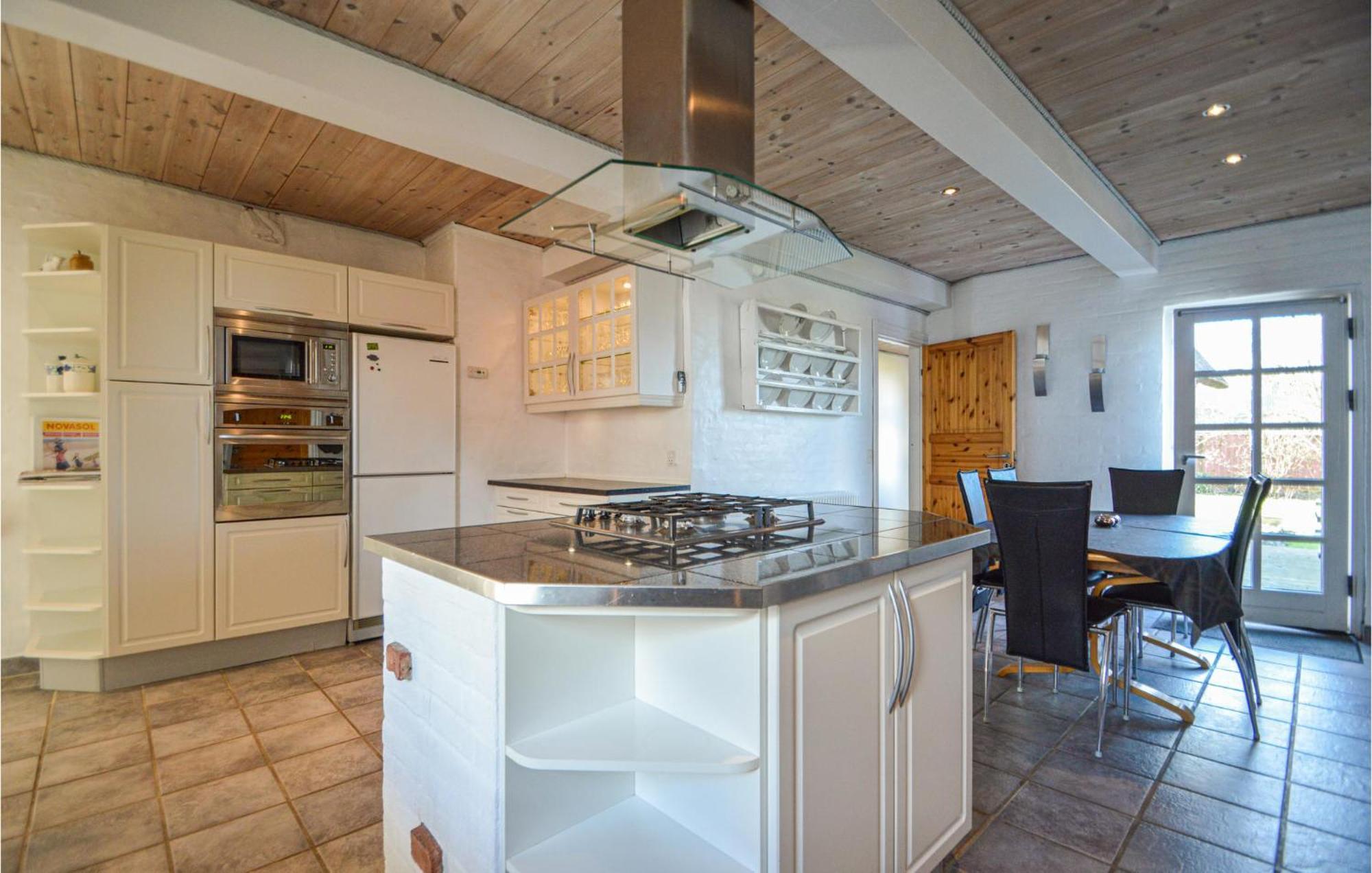 Awesome Home In Bredebro With Kitchen Ballum Extérieur photo